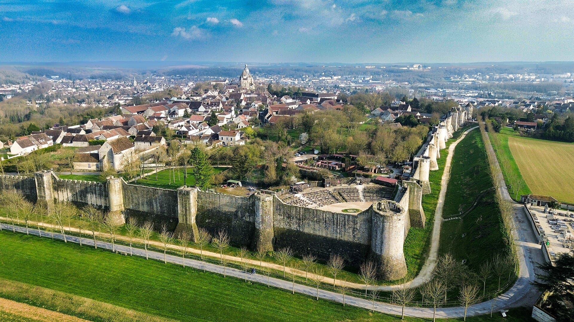 Provins en Seine-et-Marne, commune desservie par HMD Transport